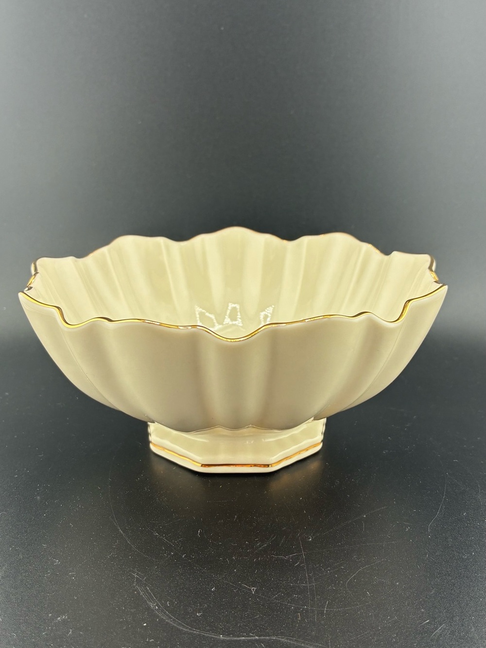 Lenox Cream Scalloped Porcelain Serving Bowl‎ with Gold Rim